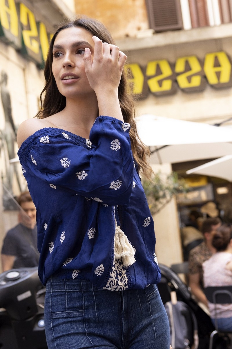 blusa bordada manga larga GALERÍA - Miss June