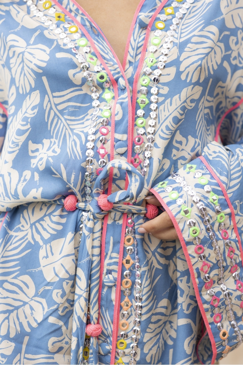 Robe courte MILOS : manche longue boheme  fleurie bleu/blanc - ceinture assortie - Miss June Paris - 5