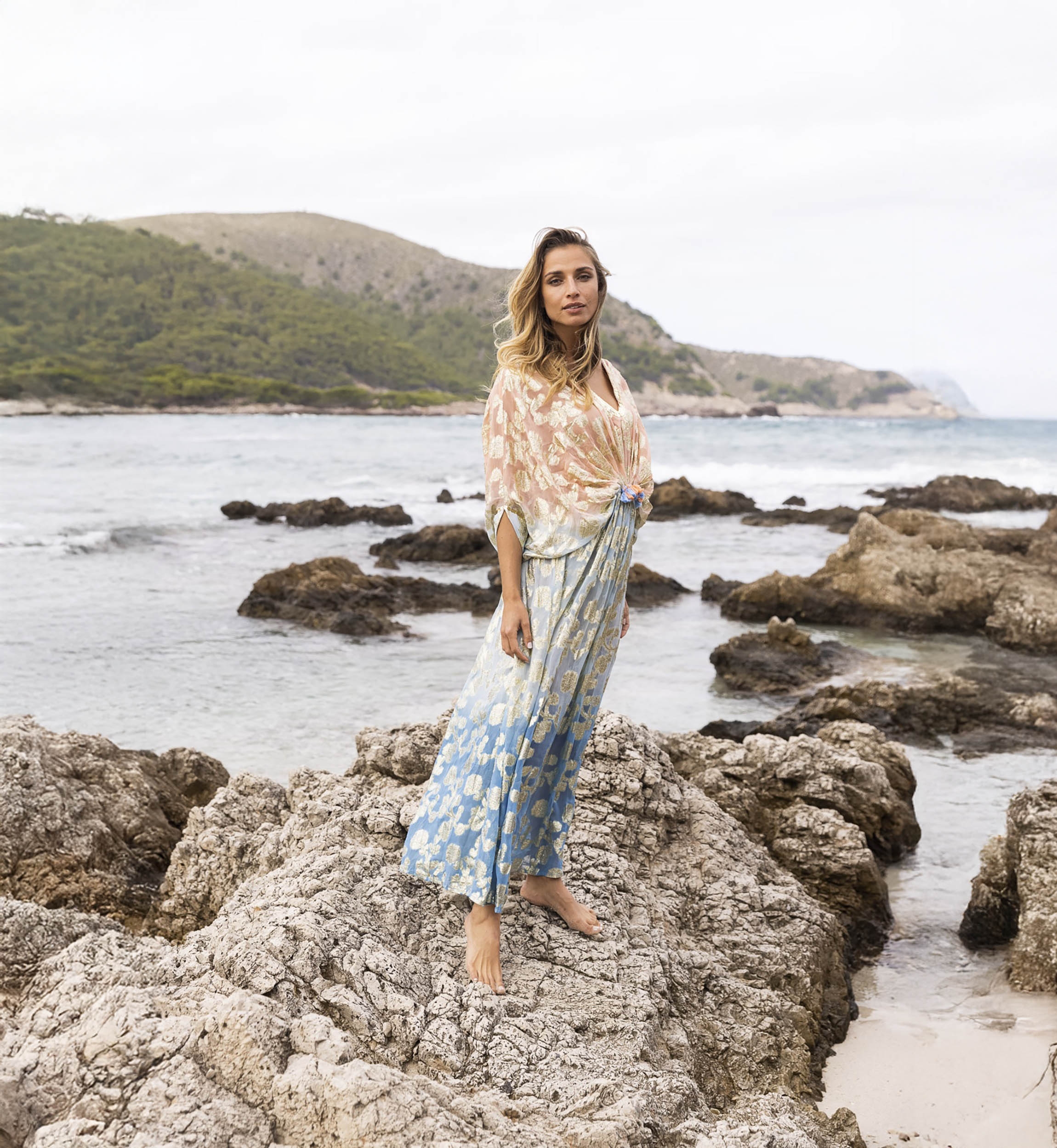 Caftan Long Pastel - pêche dégradé bleu - détails dorés - manches longues - Miss June Paris - 2