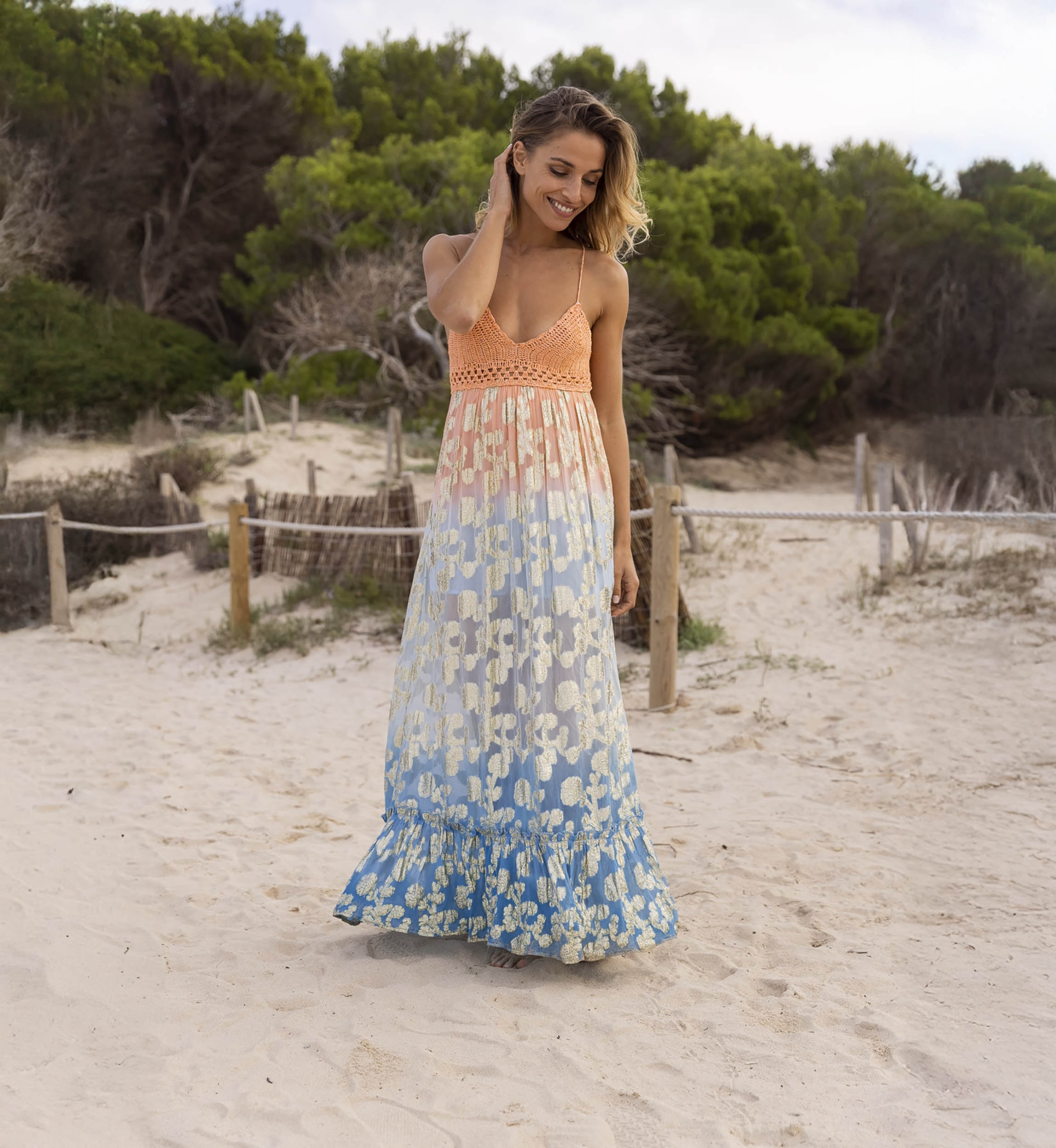 Vestido Largo Marley - Melocotón Degradado Azul - Detalles Dorados - Top de Ganchillo - Miss June Paris - 1