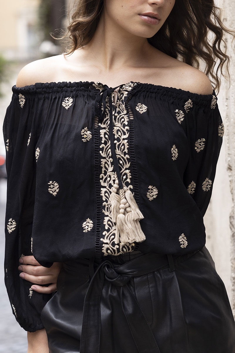 blusa bordada manga larga GALERÍA - Miss June