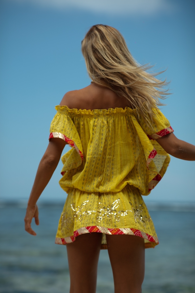 Vestido corto Lakshimi – Naranja/Amarillo – Hombros descubiertos – Manga corta – Boho – Miss June Paris – 7