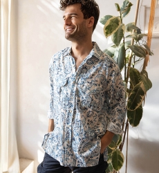 Camisa Filandia – blanca – estampado paisley / azul – mangas largas – bolsillos frontales – colección Shay – Miss June Paris – 5