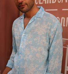 Camisa Salento – azul – estampado floral blanco – mangas largas – tejido ligero – colección Shay – Miss June Paris – 3