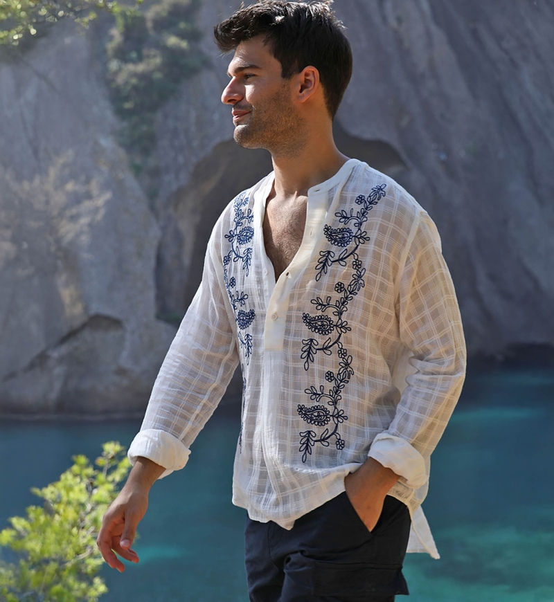 Camisa Cocora – blanca – bordados azules – mangas largas – tejido fluido – colección Shay – Miss June Paris – 6