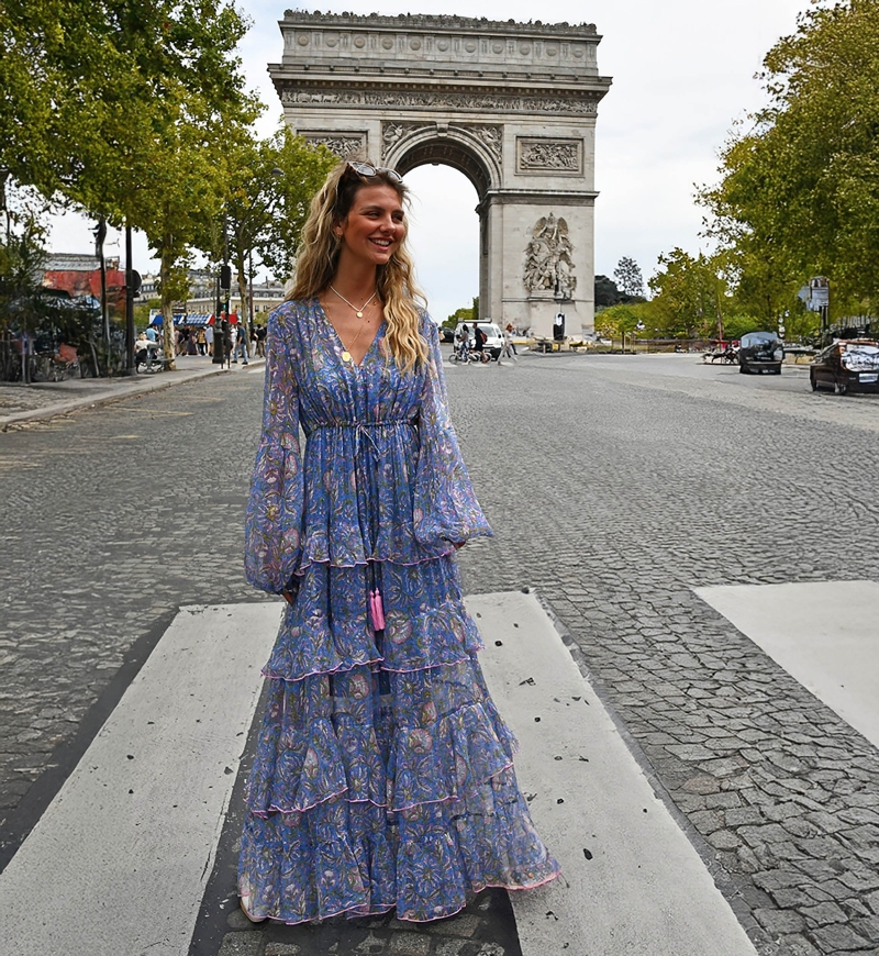 Robe Longue Emilia: bleue - volants délicats - coupe fluide - lurex argenté - motifs subtils - Miss June Paris - 4