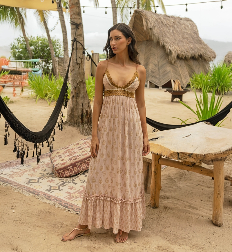 Robe Longue Belen : rose - haut en crochet -  fines bretelles - détails dorés - Miss June Paris - 1