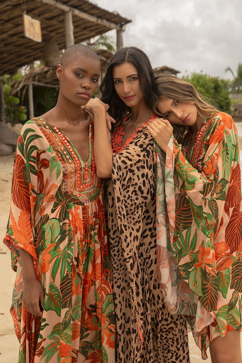 Caftan Court Aleida: orange/multico - imprimé tropical - plastron lumineux - Miss June Paris - 2