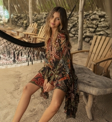 Caftan court Ximena - noir - imprimé végétal - plastron orné de miroirs scintillants - Miss June Paris - 3