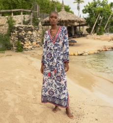 Robe longue Viviana - blanches - motifs floraux rouges et bleus - ceinture assortie - Miss June Paris - 1