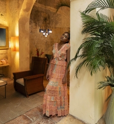 Robe longue  Estefania - robe à volants - décolleté en V - pêche - imprimé floral - Miss June Paris - 2