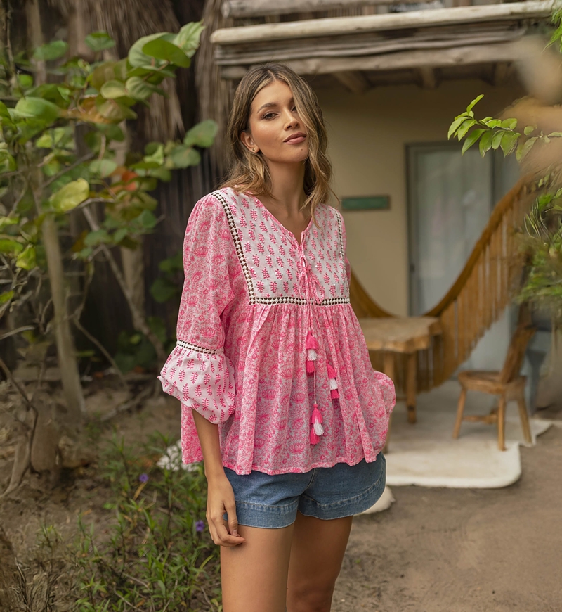 Blouse Sieralia - rose néon - ornée de sequins et dentelle - plastron pailleté - manches longues - Miss June Paris - 1