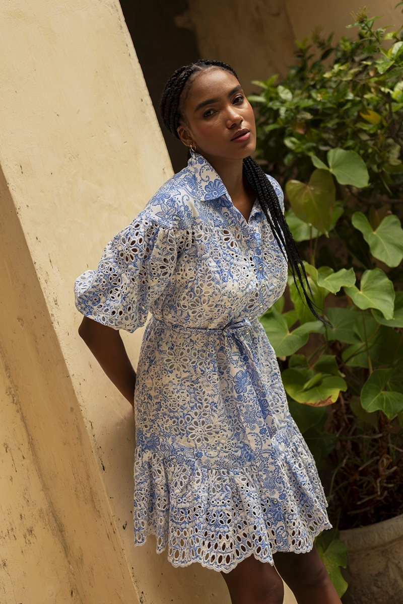 Robe courte Violeta - bleu - imprimé fleuri bleu - ceinture amovible - Miss June Paris - 2