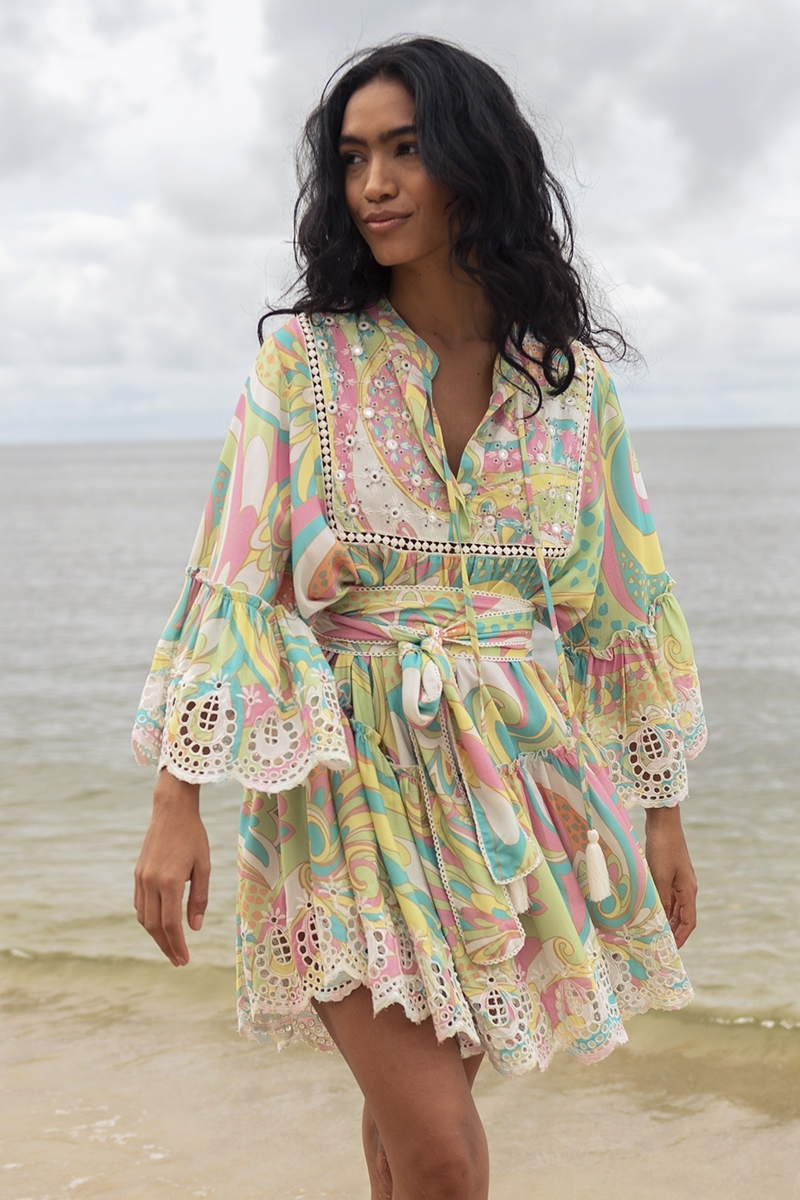 Vestido Corto Querida: colores pastel - estilo casual - bordado - adornado con pequeños espejos - Miss June Paris - 2