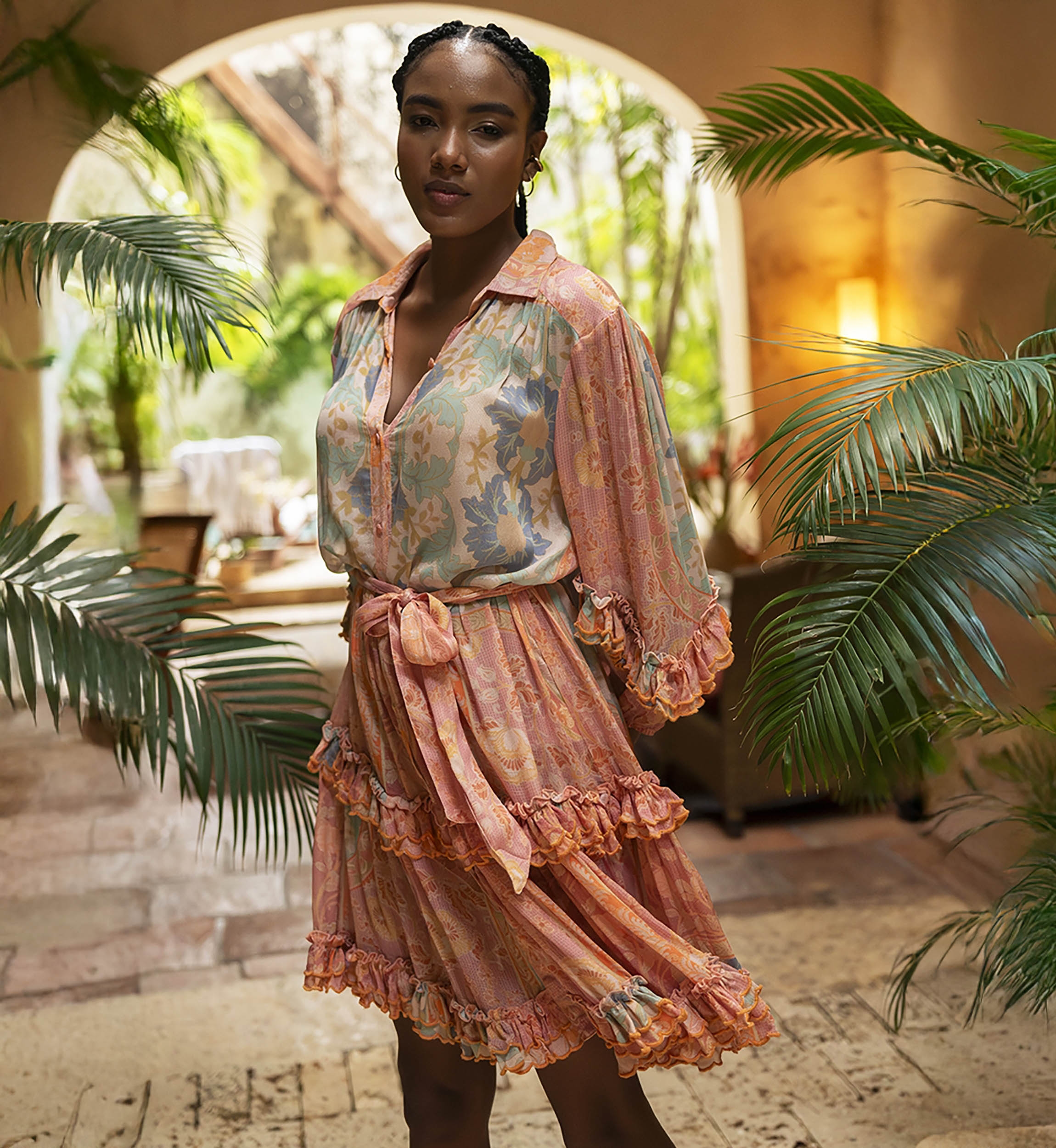 Vestido corto Isalia - color melocotón - look delicado - volantes delicados - manga larga - Miss June Paris - 3