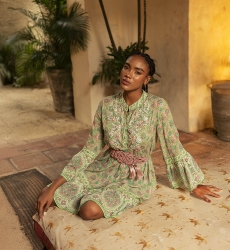 Robe courte Helena - couleur rose et vert - imprimé floral délicat - détails brodés - Miss June Paris - 2