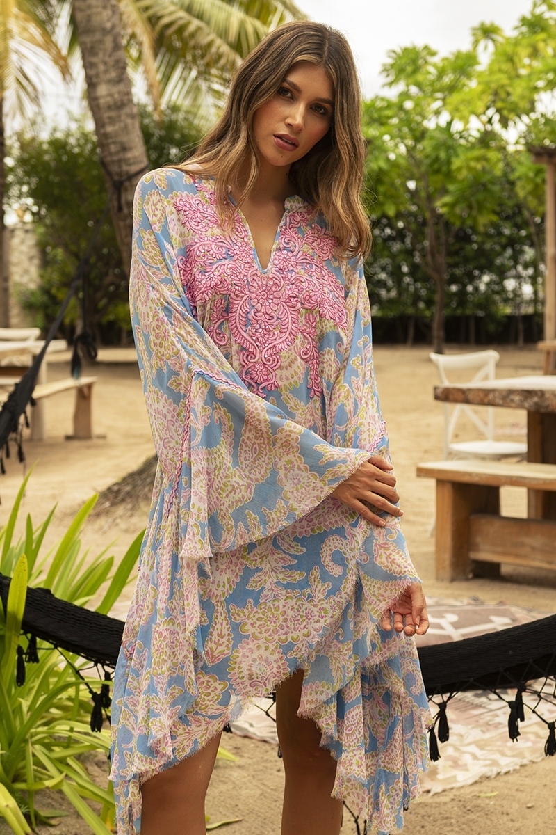 Caftan Court Madalena - couleur blue - détails brodés - imprimé cachemire rose - coupe asymétrique - Miss June Paris - 2
