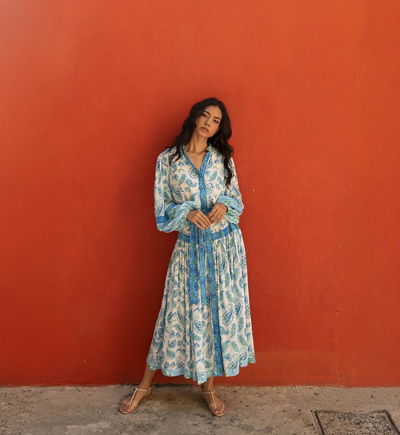 Robe longue Malia - nuances bleues - imprimé cachemire - poignets resserrés - manches longues - Miss June Paris - 2