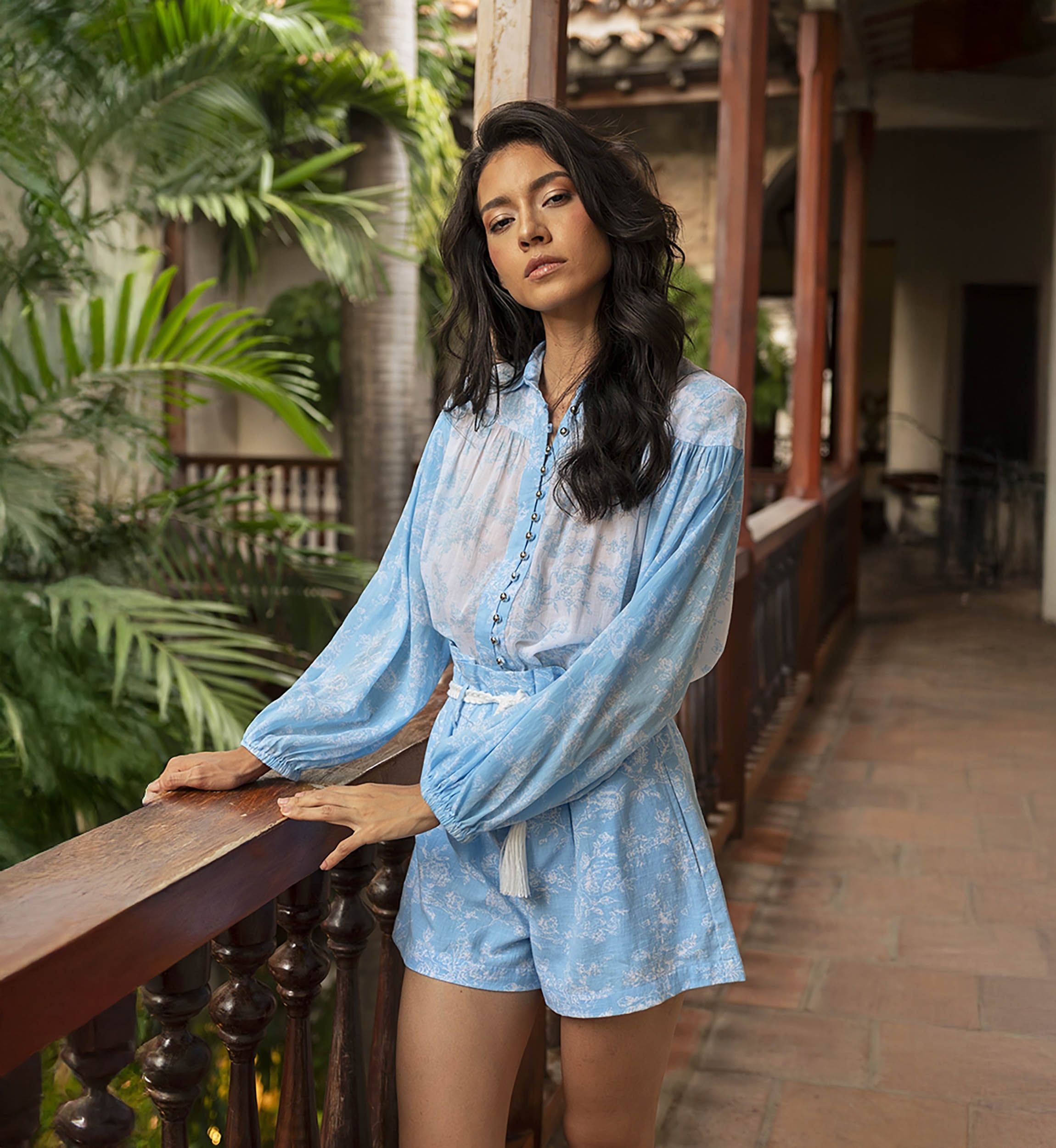 Short Ilara - short pour femme - couleur bleu - imprimé fleuri blanc- taille haute - taille 1 et 2 - Miss June Paris - 3