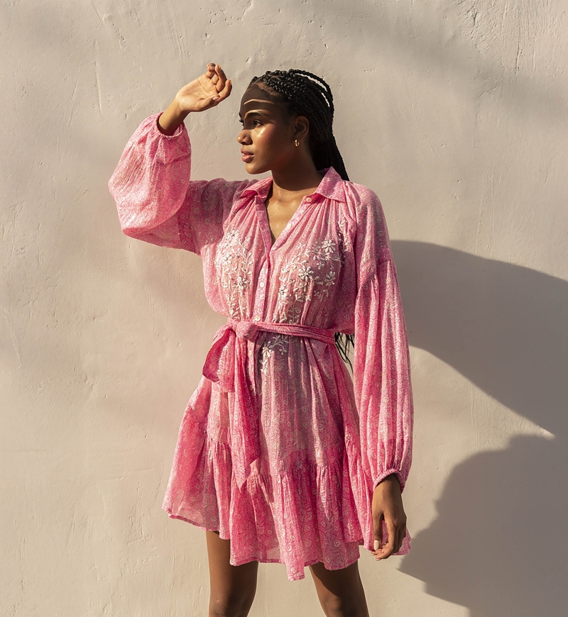 Robe courte Pia - couleur rose - manches longues - ornée de broderies et sequins - Miss June Paris - 1