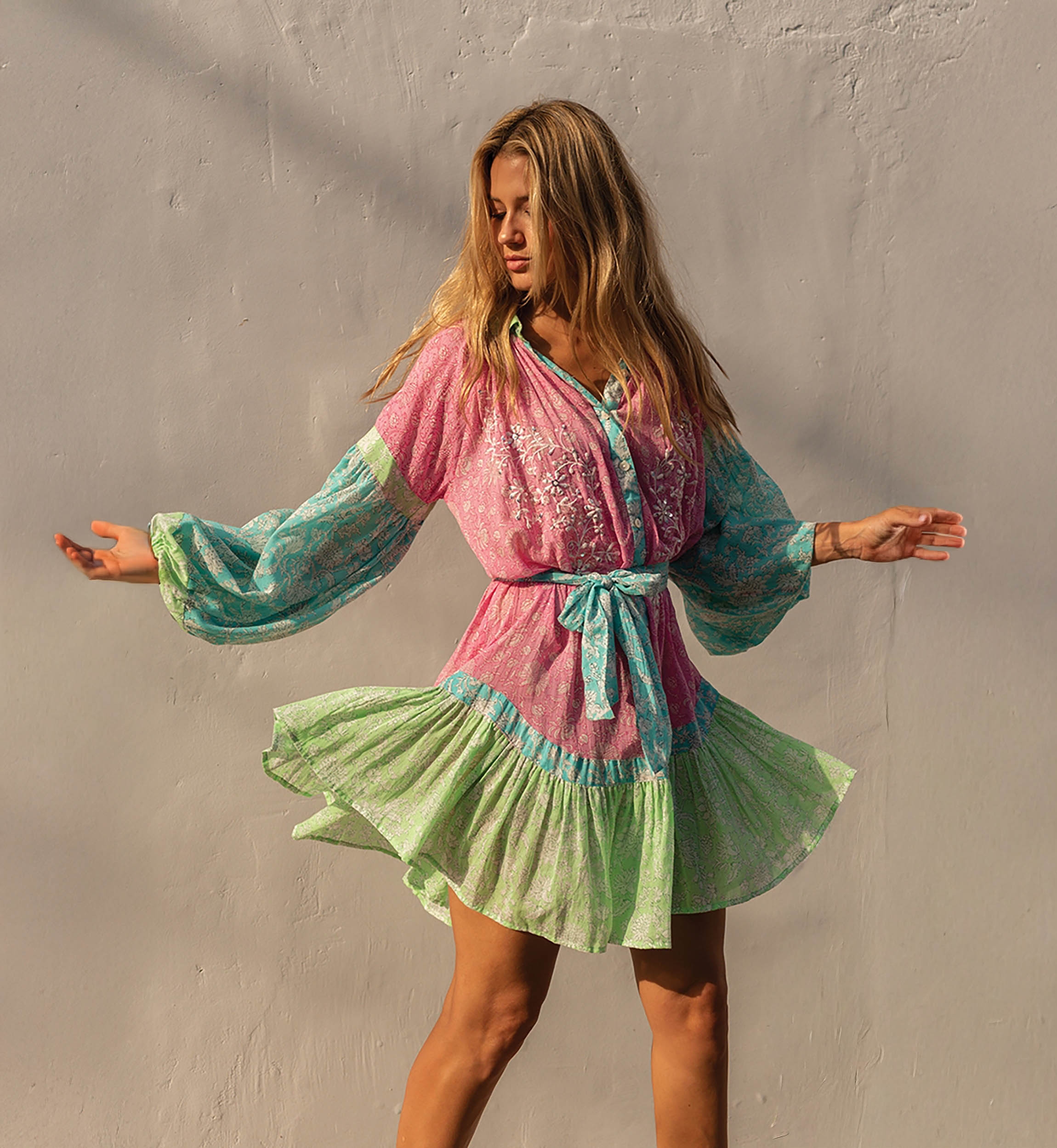 Robe courte Olga - imprimés fleuris - manches longues - multicouleur - Miss June Paris - 1