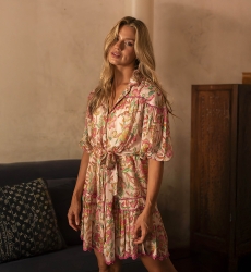 Robe Courte Catalina: rose / multico - imprimé fleuri - manche courte - ceinture assortie - Miss June Paris - 2