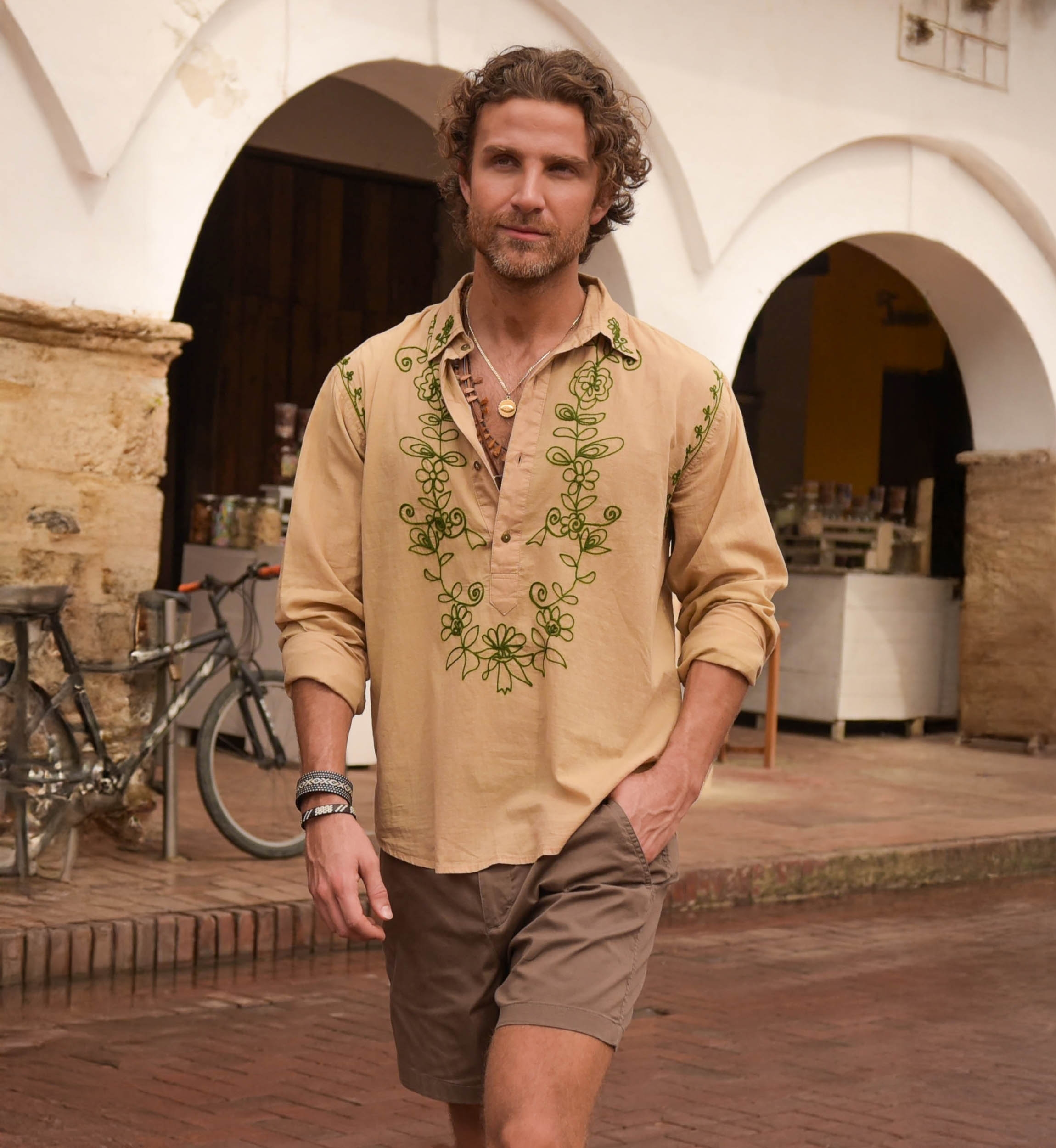 Chemise Manches Longues Leyca - beige avec des broderies kaki - collection Shay - Miss June Paris - 1