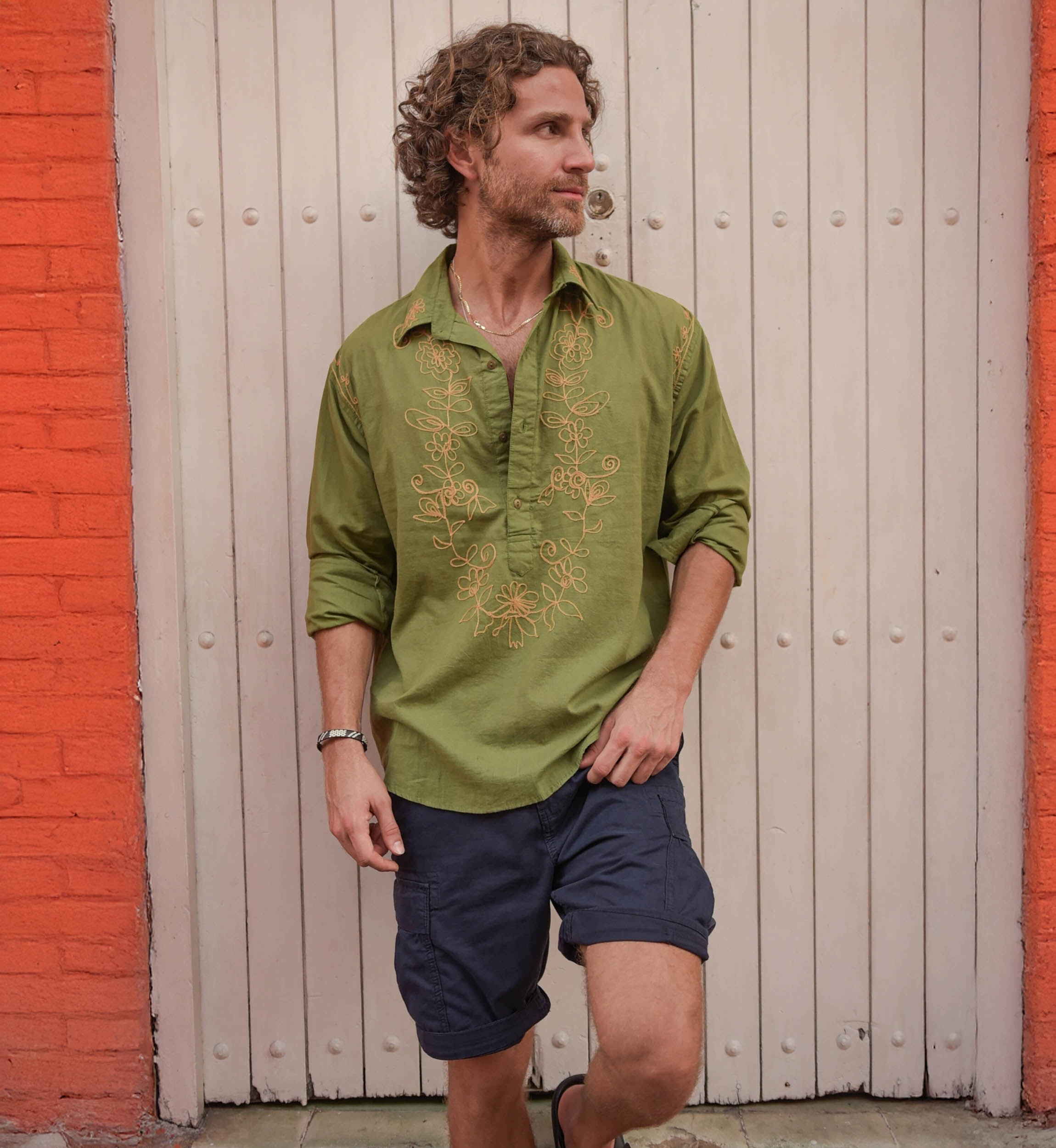 Chemise Manches Longues Leyca - kaki avec des broderies beige - collection Shay - Miss June Paris - 2