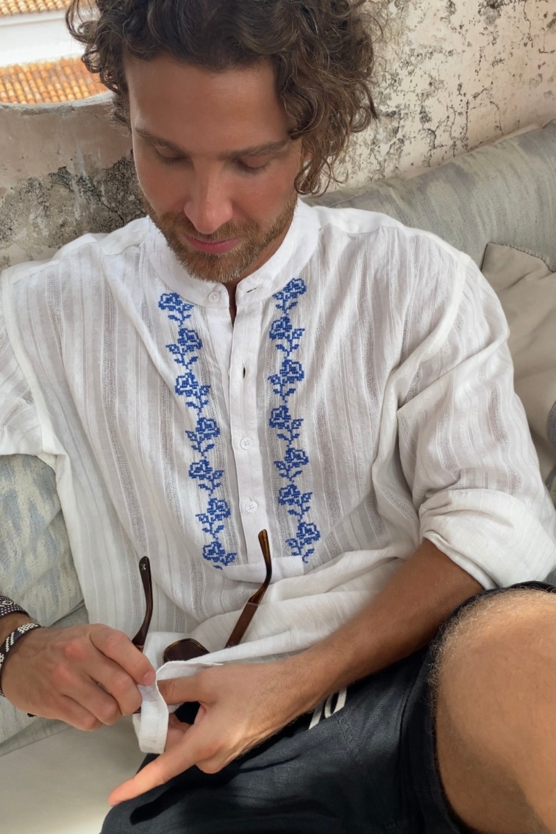 Chemise Jerico - version blanche avec des broderies bleues - manches longues - collection Shay - Miss June Paris - 2