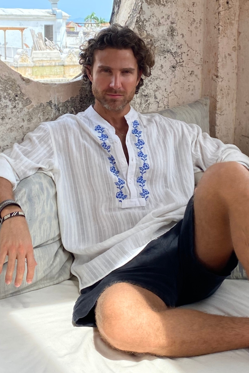 Chemise Jerico - version blanche avec des broderies bleues - manches longues - collection Shay - Miss June Paris - 1