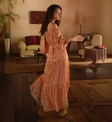 Robe longue Martina - pêche - imprimé floral - manches bouffantes - ceinture assortie - épaules dénudées - Miss June Paris - 4