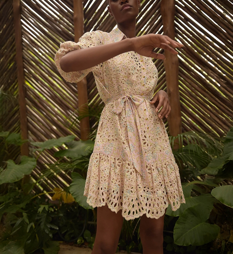 Robe courte Teodora - broderie rose - imprimé fleuri - manches bouffantes 3/4 - ceinture assortie - Miss June Paris - 3