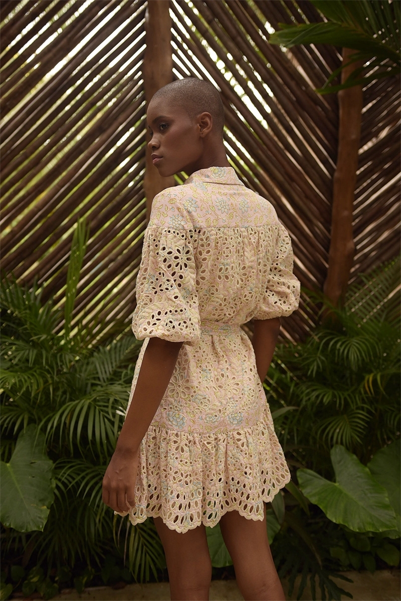 Robe courte Teodora - broderie rose - imprimé fleuri - manches bouffantes 3/4 - ceinture assortie - Miss June Paris - 4