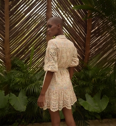 Vestido corto Teodora - bordado rosa - estampado floral - mangas 3/4 abullonadas - cinturón a juego - Miss June Paris - 4