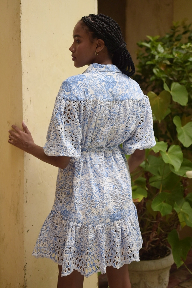 Robe courte Violeta - bleu - imprimé fleuri bleu - ceinture amovible - Miss June Paris - 4