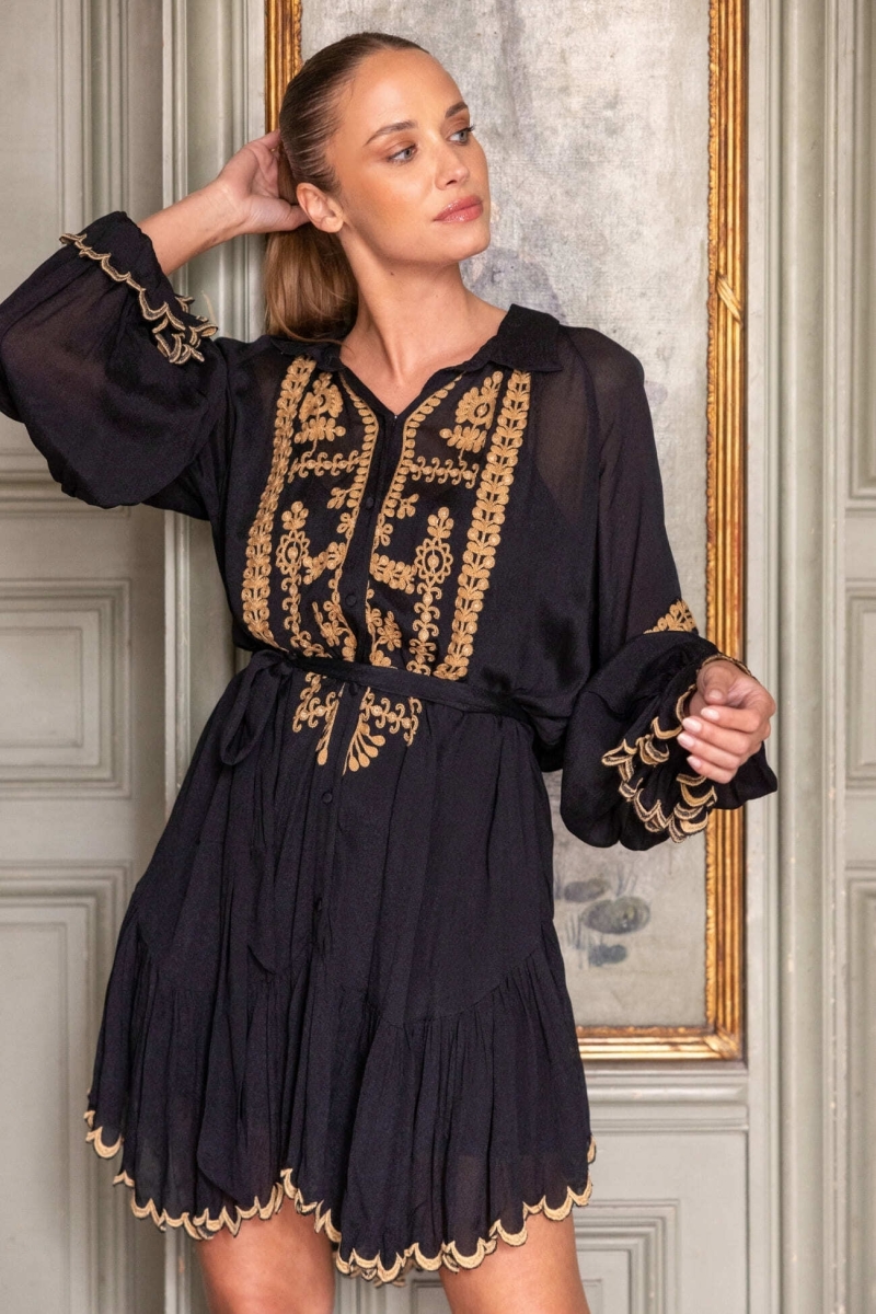 Robe courte Eleonora - couleur noire - broderie dorée - manche longue - Miss June Paris - 1
