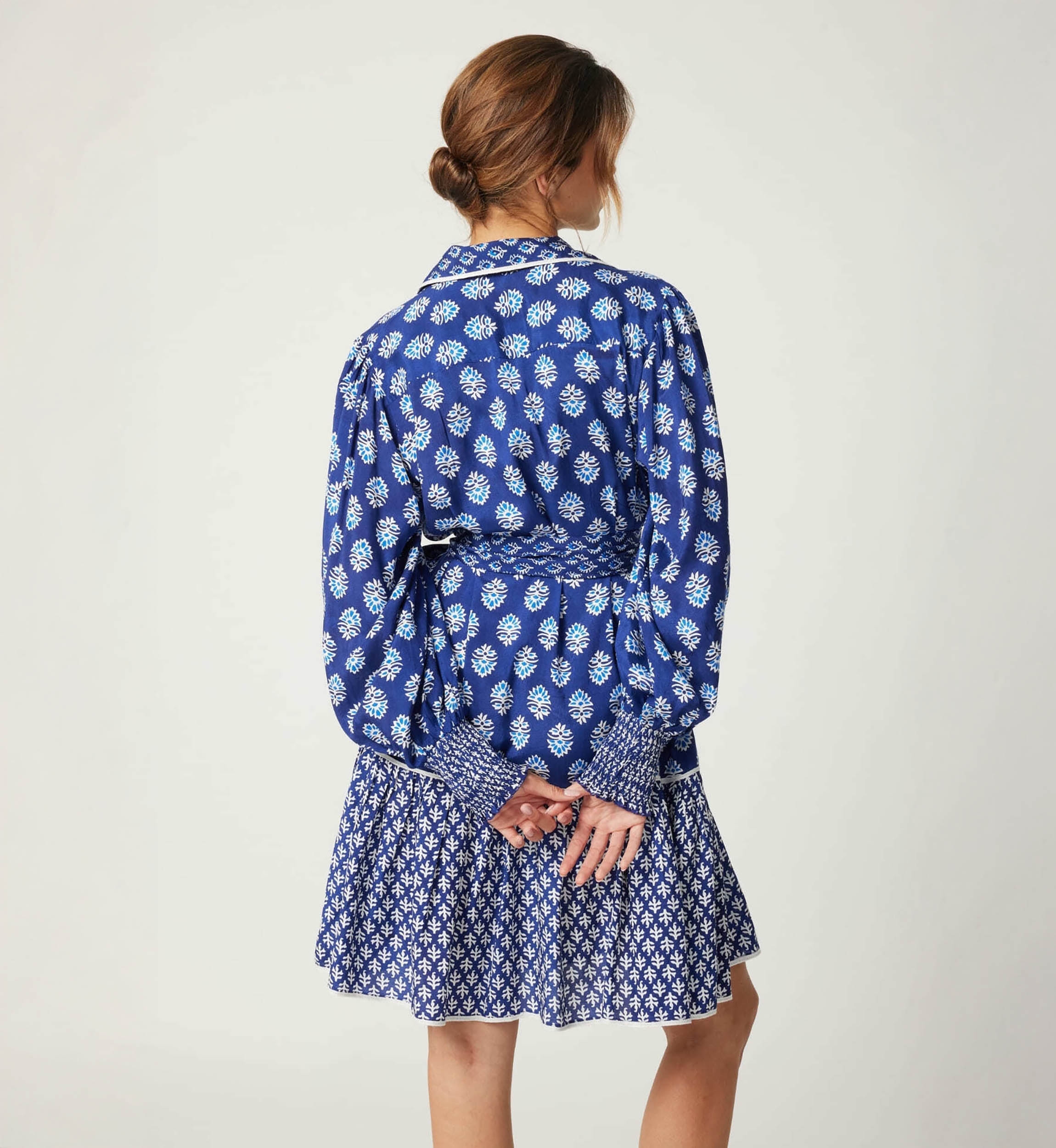 Robe courte Alix - couleur blue marine - motifs blancs - Miss June Paris - 4