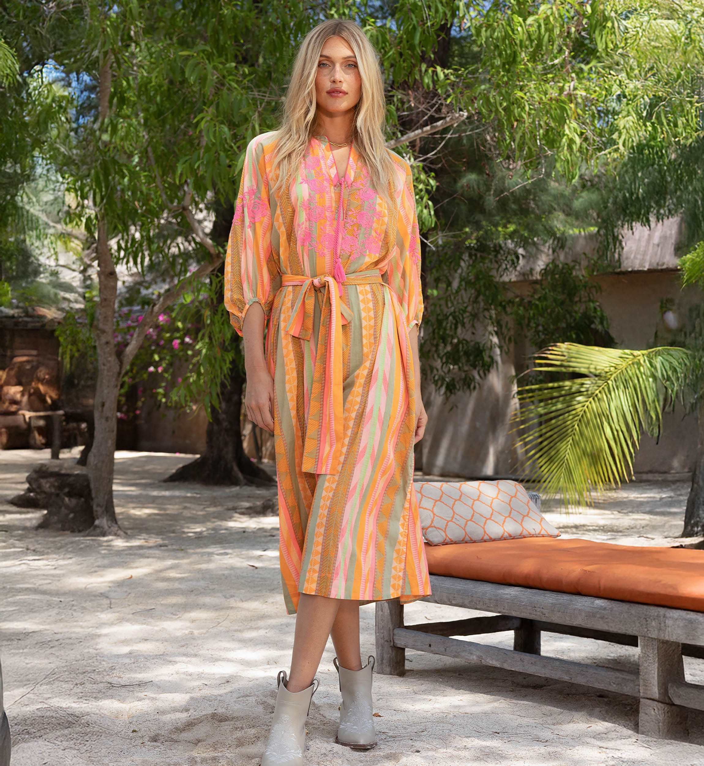 Robe longue Aiden - ornée de broderies - 100% coton - ceinture assortie - Miss June Paris - 1