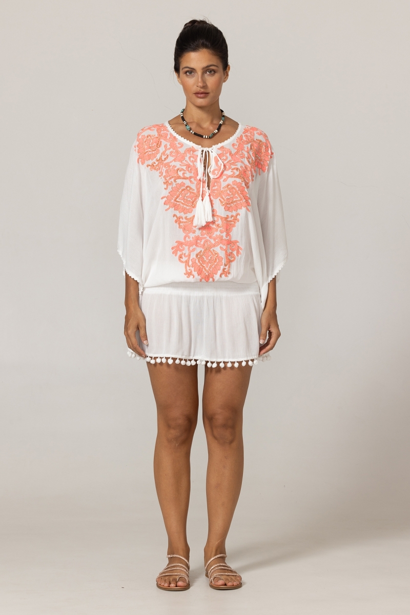 Robe Courte Natalya : couleur blanche - plastron decoré de perle en forme de tube - rose/neon - mini robe - Miss June Paris - 3