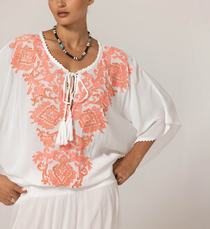 Vestido Corto Natalya: blanco - pecho decorado con perlas en forma de tubo - rosa/neón - mini vestido - Miss June Paris - 5