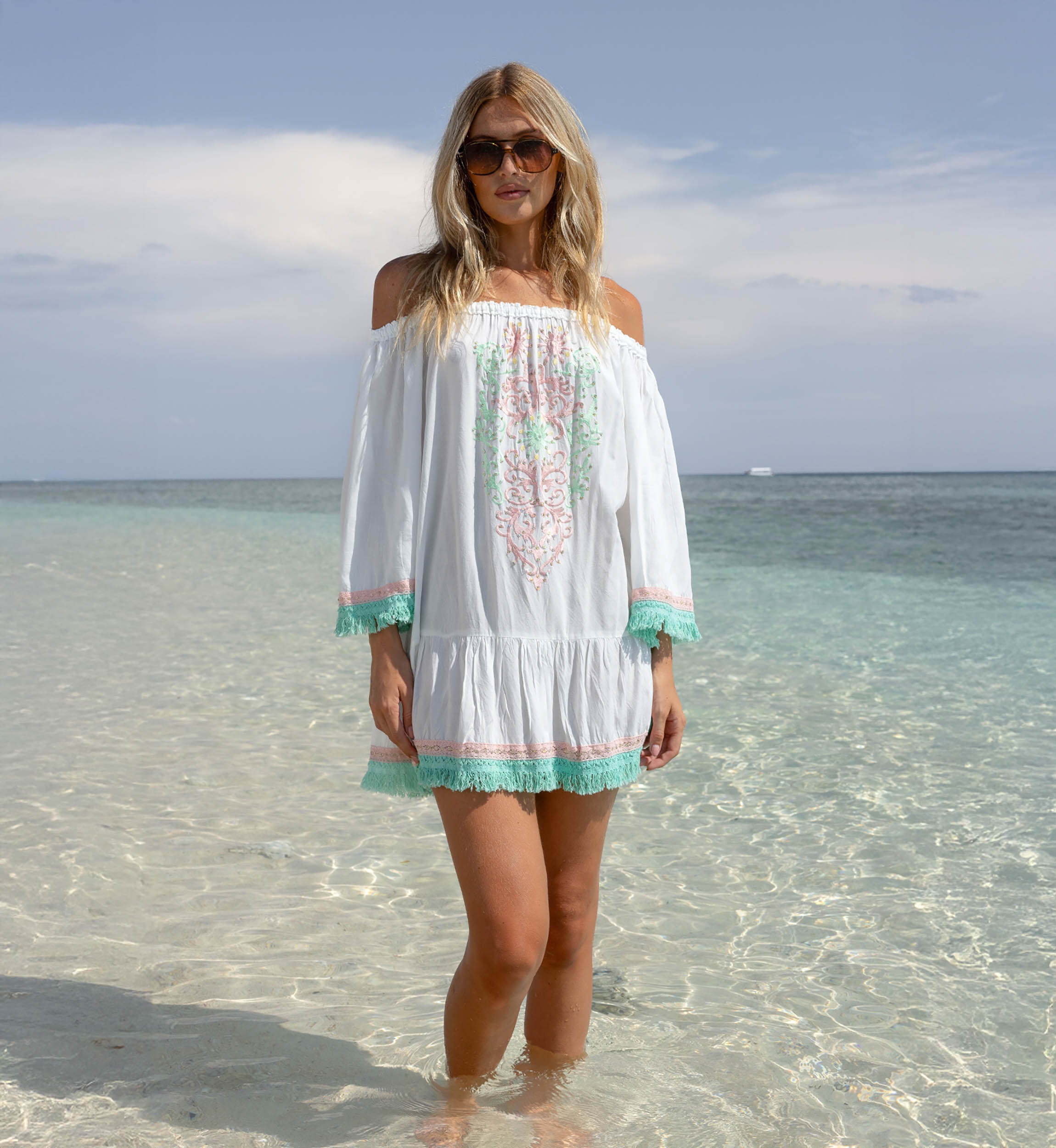 Robe Courte Azra : blanche - plastron brodé - épaules dénudées - 100% Modal - franges en coton - Miss June Paris - 1