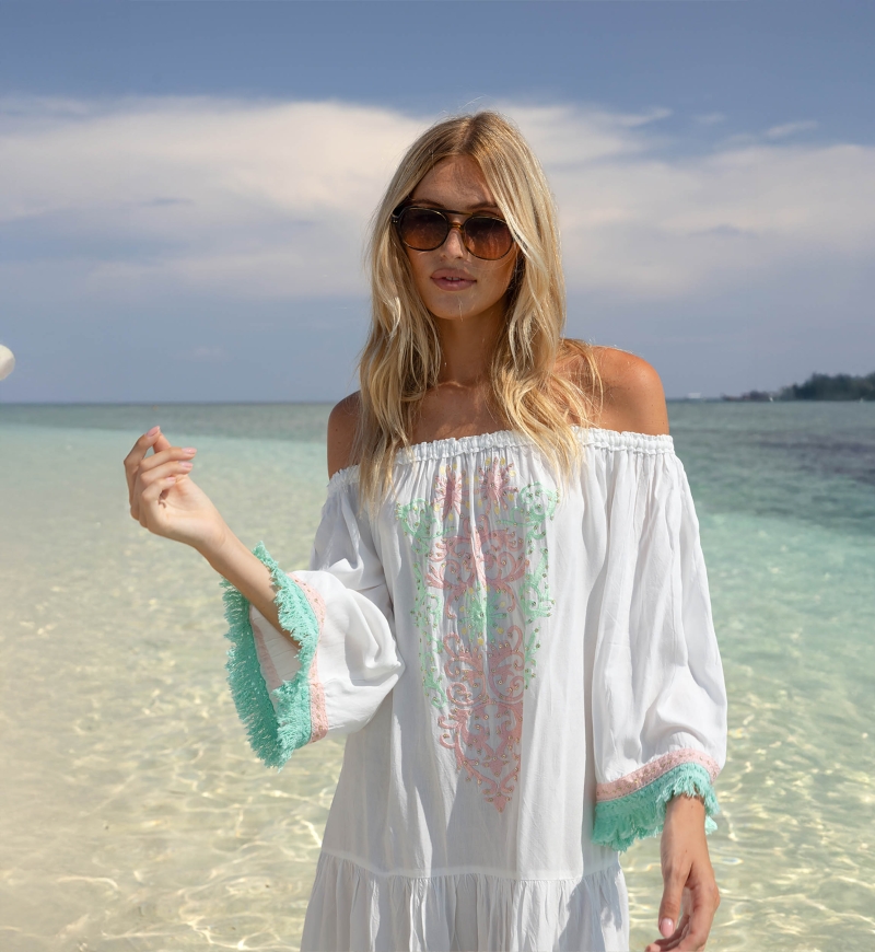 Robe Courte Azra : blanche - plastron brodé - épaules dénudées - 100% Modal - franges en coton - Miss June Paris - 2