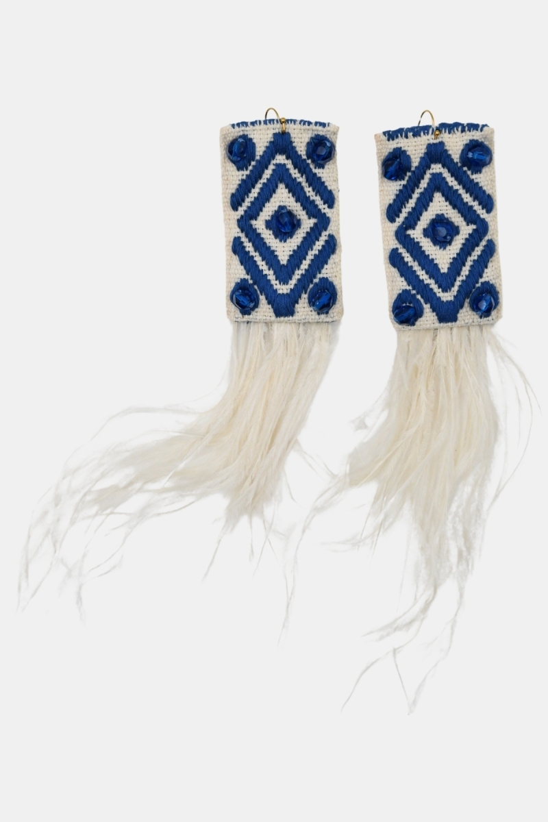 Boucles d'oreilles pendantes Flamingo - blanc/bleu - plumes d’autruche - fabriquées à Paris - bohème chic - Miss June Paris - 5