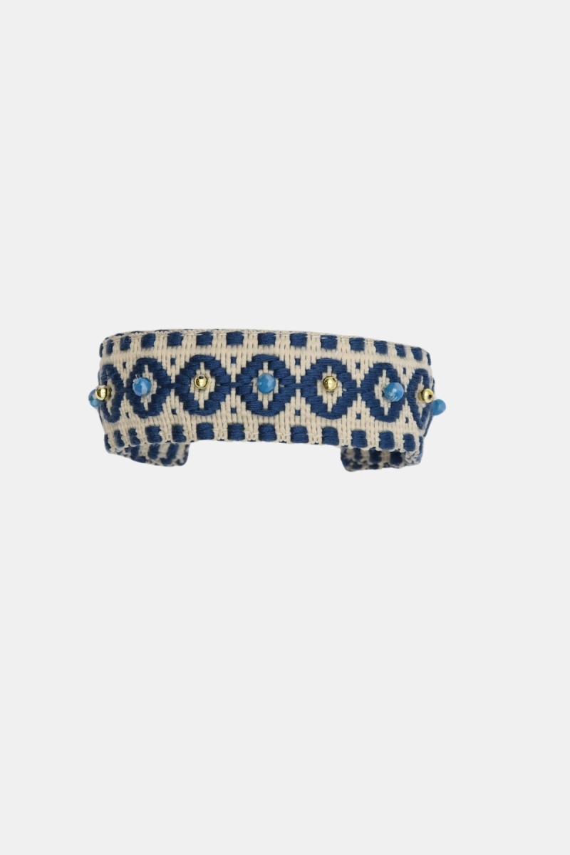 Brazalete tipo manilla Riviera – Blanco/Azul – Motivos geométricos – Cuentas doradas – Miss June Paris – 5