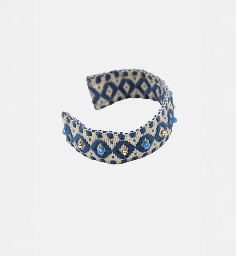 Brazalete tipo manilla Riviera – Blanco/Azul – Motivos geométricos – Cuentas doradas – Miss June Paris – 4
