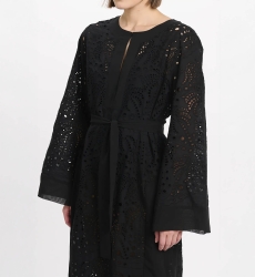 Robe Penny – Robe longue à manches longues avec ceinture, en coton avec broderies et lacets, 100 % coton – Miss June Paris - 4