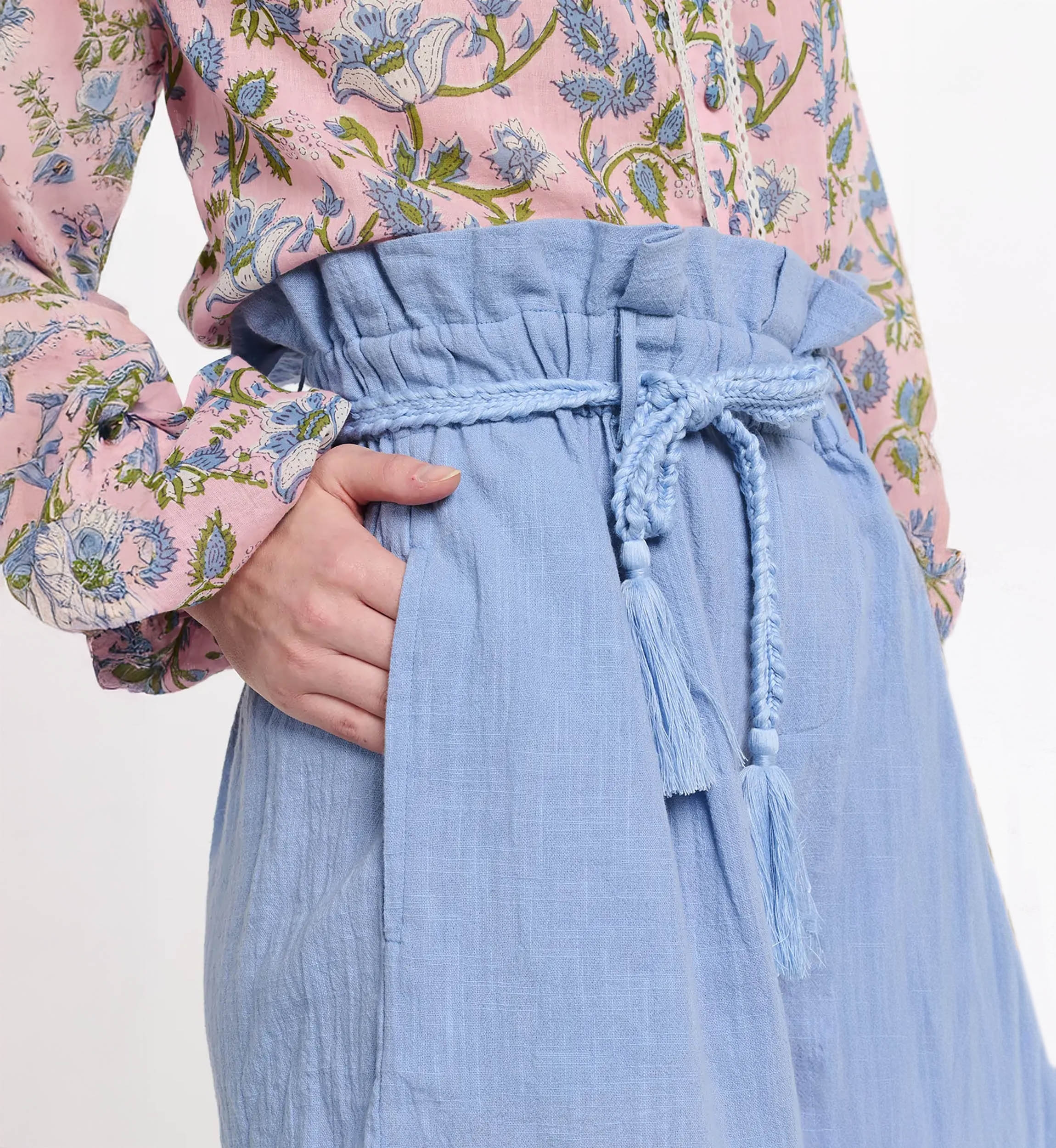 Short Luciana Shorts With Pockets And Belt, 100% cotton - Miss June Paris - 3