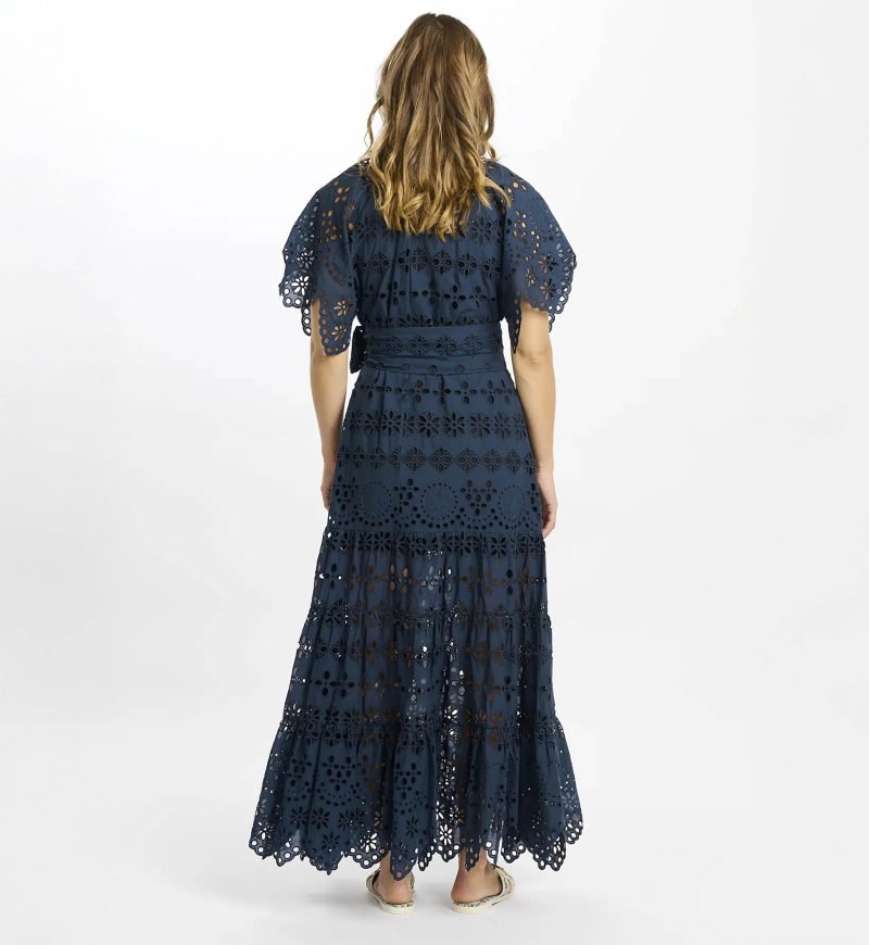 Robe Astrid – Robe longue à manches courtes avec doublure et ceinture, 100% coton avec broderies et lacets – Miss June Paris - 4