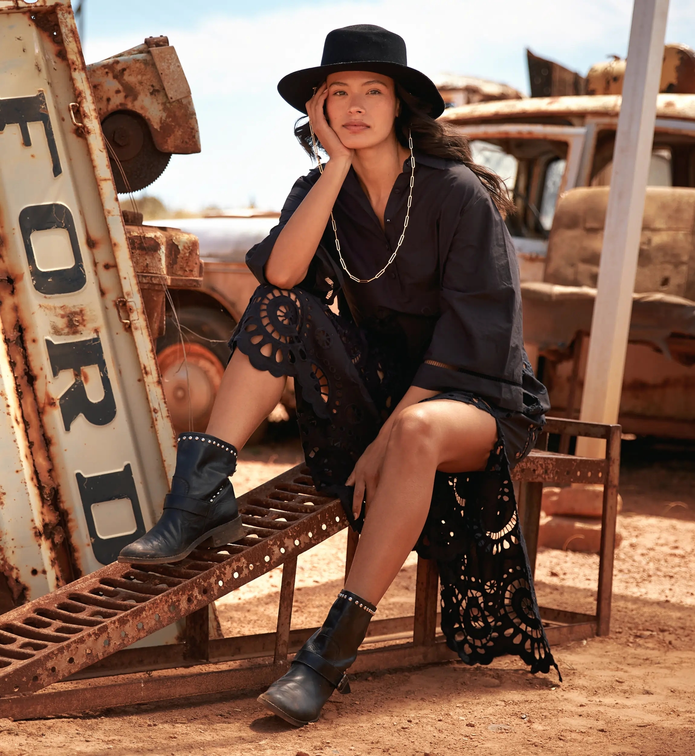 Robe Adria – Robe longue à manches longues avec doublure, en coton avec broderies et lacets, 100 % coton – Miss June Paris - 10