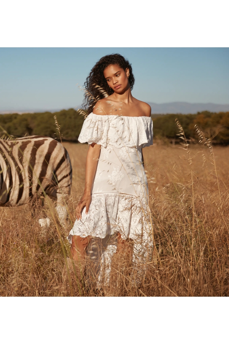 Miss June Paris — Robe Bardot Asymétrique Blanche